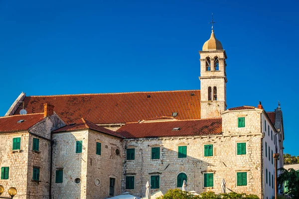 Historische Gebäude Und Das Franziskanerkloster Mit Glockenturm Sibenik Kroatien Europa — Stockfoto