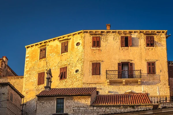 Alte Gebäude Des Historischen Zentrums Der Kroatischen Stadt Sibenik Mittelmeer — Stockfoto