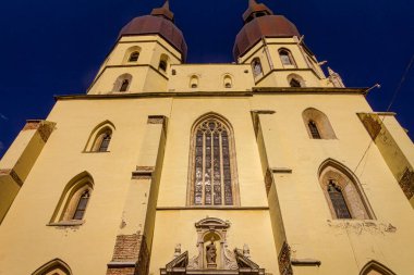 Saint Nicholas Kilisesi, Trnava kasabasındaki Gotik bir katedral, Slovakya, Avrupa.