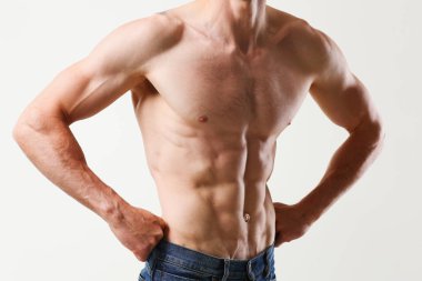 Güçlü erkekler basın sayesinde diyet ve sürekli eğitim