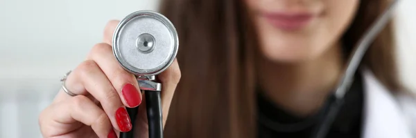 Female medicine doctor hand holding stethoscope head — Stock Photo, Image