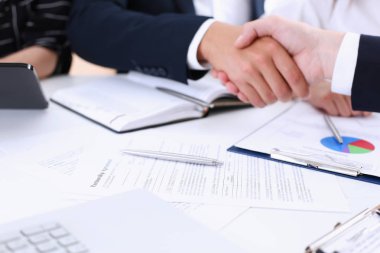 Grup iş halklar olarak ofis portre Merhaba el sallamak