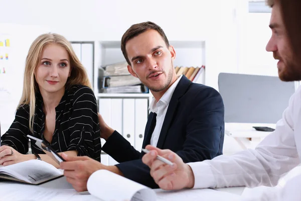 Group of people deliberate on problem — Stock Photo, Image