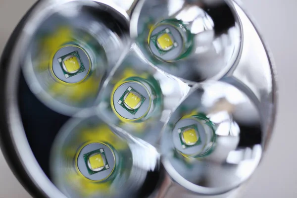 LED-Taschenlampe auf grauem Hintergrund fünf Lichtmodule — Stockfoto