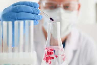 Örnekleri insanlardan ayırdığınız için laboratuvar uzmanı