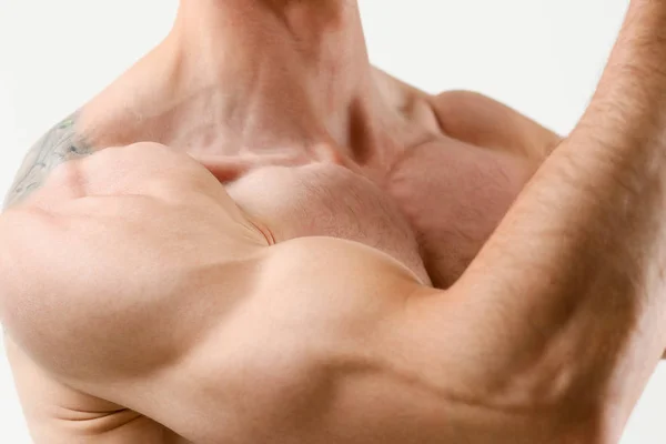 Fitness hombre fondo hombro bíceps músculos pectorales —  Fotos de Stock
