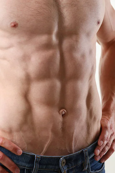 Güçlü erkekler basın sayesinde diyet ve sürekli eğitim