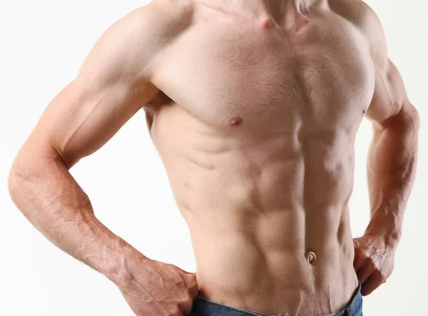 Сильная мужская пресса благодаря диете и постоянной тренировке — стоковое фото