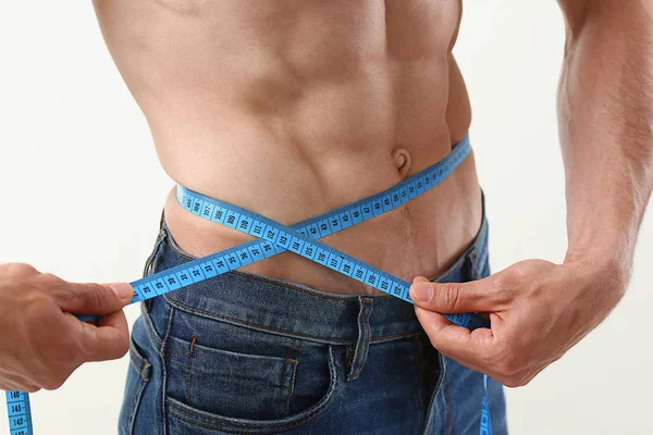 The man lost weight thanks to a diet and pumped the press — Stock Photo, Image