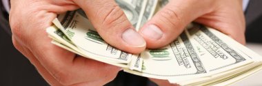 Yüz dolar faturaları kol paketinde bir dakika dostum