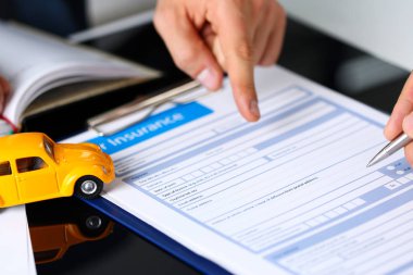 Erkek takım elbise teklif sigorta formu için yastık kısaltıldı kolundan