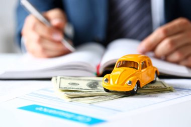 Satış belgeleri tanınmaz sarı araba