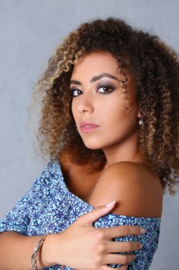 Güzel siyah kadın portre.