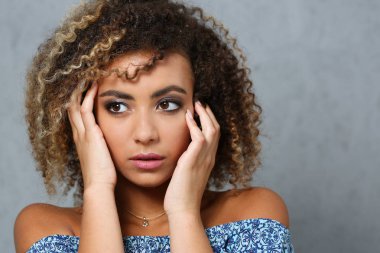 Güzel siyah kadın portre.