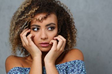 Güzel siyah kadın portre.