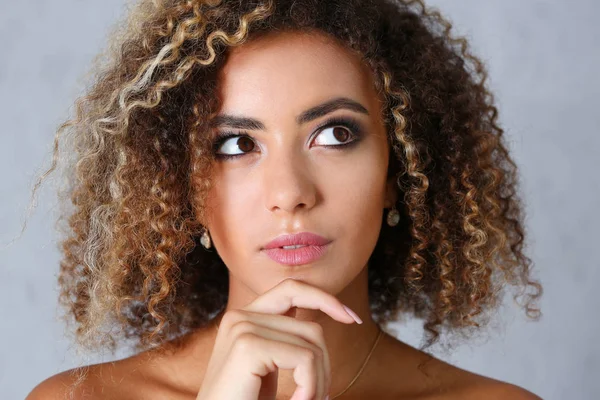 Hermoso retrato de mujer negra . — Foto de Stock