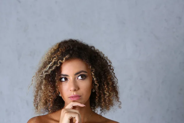 Hermoso retrato de mujer negra . — Foto de Stock