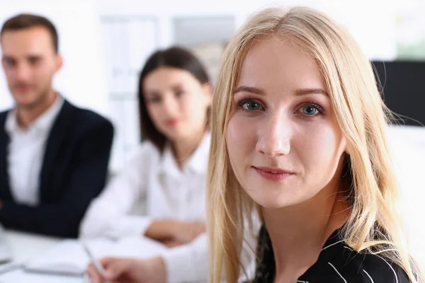 Beautiful smiling cheerful girl at workplace look in camera — Stock Photo, Image