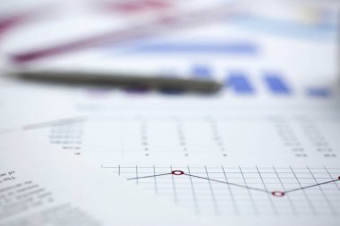 Pano üzerindeki mali istatistikleri belgeler office tablo closeup yastık
