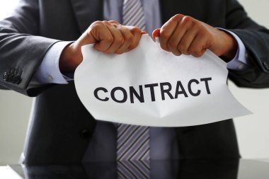 Beyaz yakalı işçi takım elbise ve kravat gözyaşı sözleşme