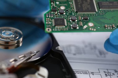 Mikroçip sabit disk arka plan üzerinde bulunan elektronik kart