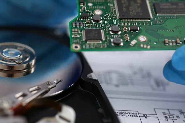 Mikroçip sabit disk arka plan üzerinde bulunan elektronik kart