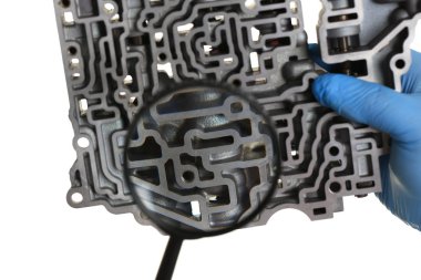 Otomatik hizmet tamirci otomatik vites kutuları için tutar