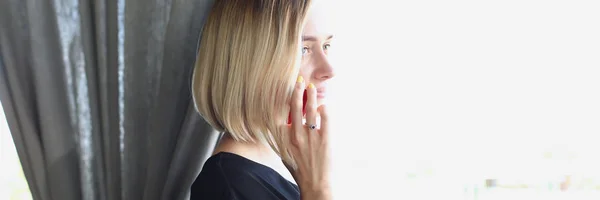 Negócios mulher falando smartphone telefone celular — Fotografia de Stock