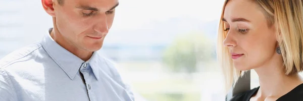 Magnifique portrait de femme sur le lieu de travail — Photo