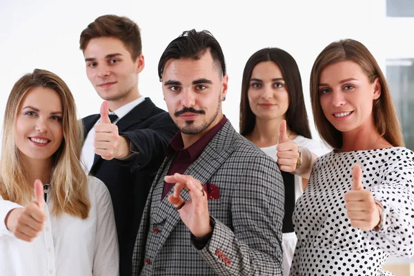 Trabalho em equipe conceito de negócios grupo pessoas ok — Fotografia de Stock