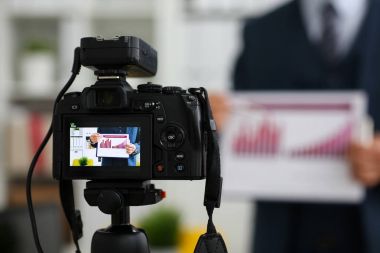 Erkek takım elbise ve kravat istatistikleri grafik panelini göster