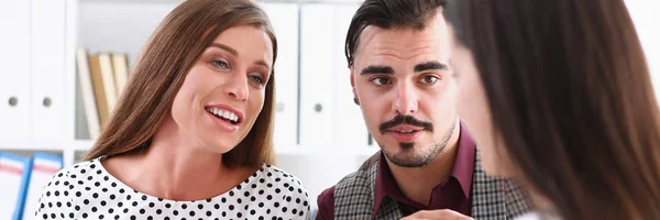 Grupp människor sitta i office avsiktlig problem — Stockfoto