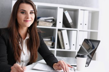 Ofis portre işyerinde iş kadını
