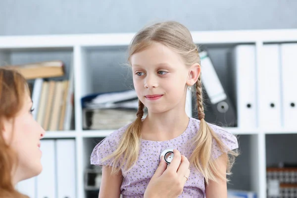 Little child at pediatrician reception — Stock Photo, Image