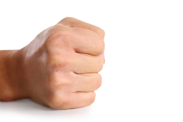 Мужской сжатый кулак на белом фоне — стоковое фото