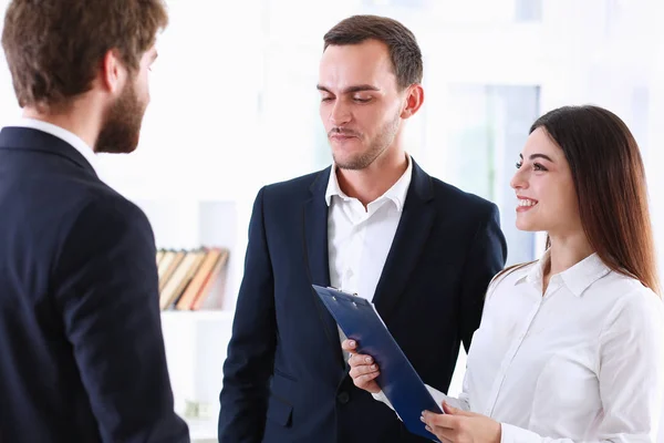 Escort service interpreter works with the — Stock Photo, Image