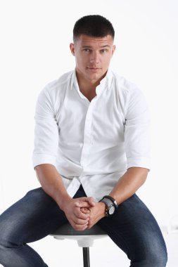 Bir beyaz genç başarılı iş adamı