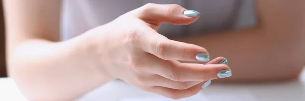 Businesswoman offer hand to shake as hello — Stock Photo, Image