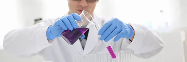 A male chemist holds test tube of glass — Stock Photo, Image