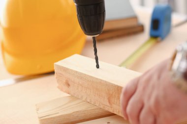 Elektrikli matkap kullanarak alt kollarından