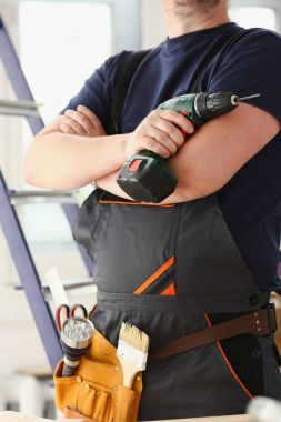 Elektrikli matkap kullanarak alt kollarından