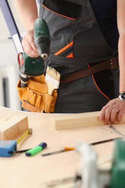 Elektrikli matkap kullanarak alt kollarından