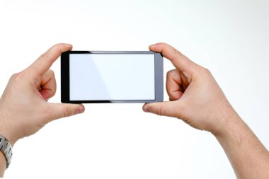 Erkek el hoding smartphone üzerinde izole