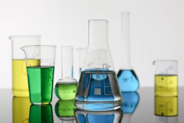 Kimya endüstrisi ampul mavi kırmızı ile