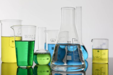 Kimya endüstrisi ampul mavi kırmızı ile