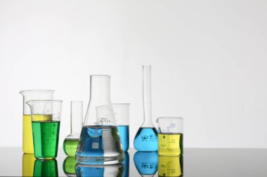 Kimya endüstrisi ampul mavi kırmızı ile