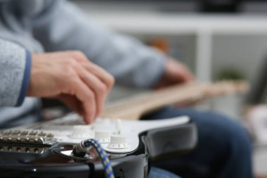 Eller erkek ev oyun ve tun