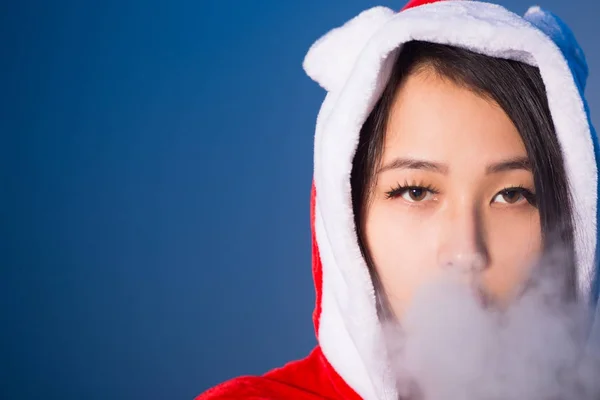 Uma mulher chinesa de fato de Pai Natal — Fotografia de Stock