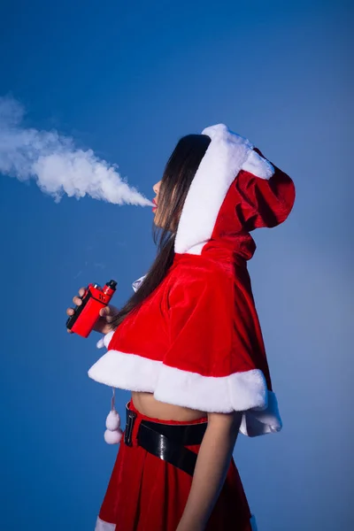 Une Chinoise en costume de Père Noël — Photo