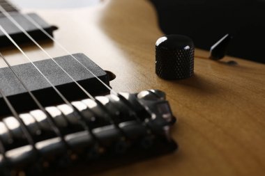 Gül ağacı boyun ile klasik şekli ahşap elektro gitar
